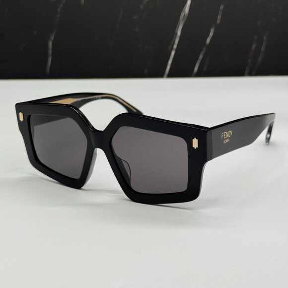 NEW FENDI FE40162F 01A BLACK SUNGLASSES WOMEN FENDI - Picture 1 of 10